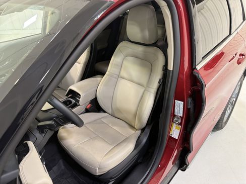 Used 2025 Lincoln Corsair FWD image 10