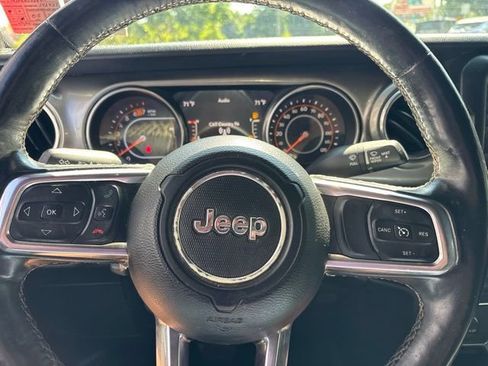 Used 2018 Jeep Wrangler Unlimited Sahara AWD/4WD image 18