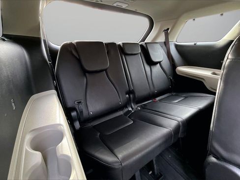 Used 2024 Kia Carnival EX image 25
