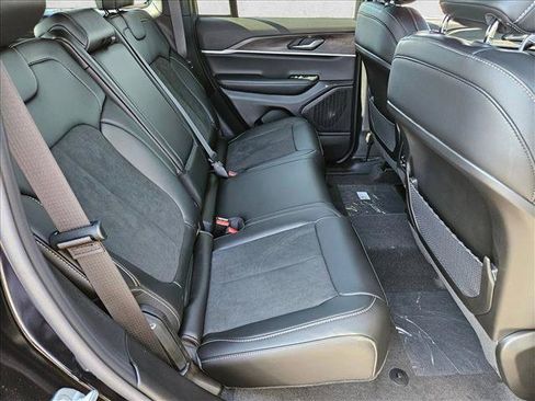 New 2026 Jeep Grand Cherokee Altitude AWD/4WD image 16