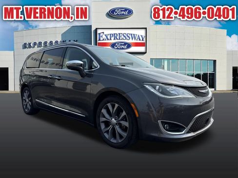 Used 2019 Chrysler Pacifica Limited w/ Tire & Wheel Group FWD image 12