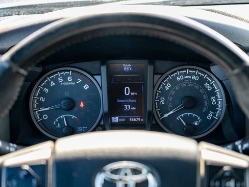 Used 2019 Toyota Tacoma TRD Off-Road image 15