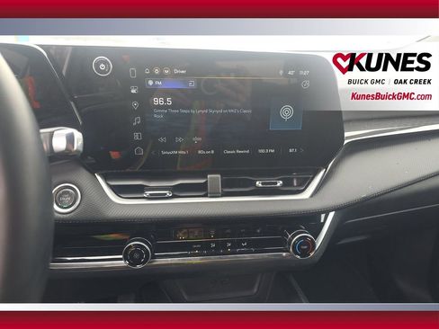 Used 2025 Chevrolet Equinox LT image 12