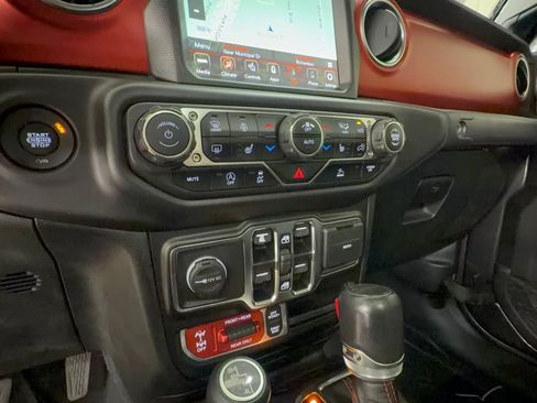 Used 2022 Jeep Gladiator Rubicon w/ Cold Weather Group AWD/4WD image 22