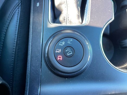 Used 2017 Ford Explorer XLT w/ Equipment Group 202A image 27