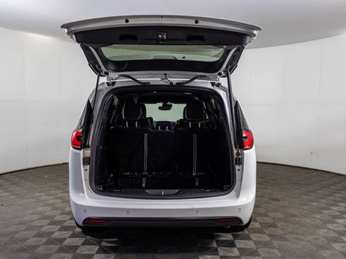 Used 2024 Chrysler Pacifica Limited FWD image 41