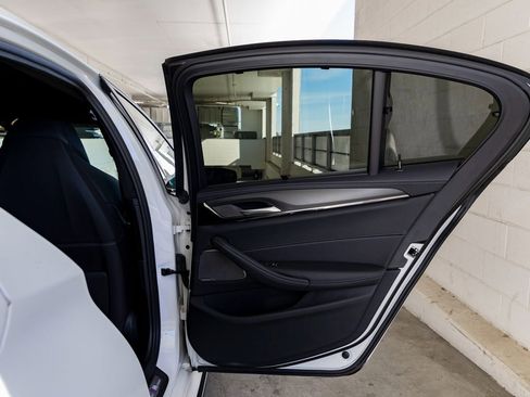 Certified 2022 BMW M5 w/ Competition Package image 32