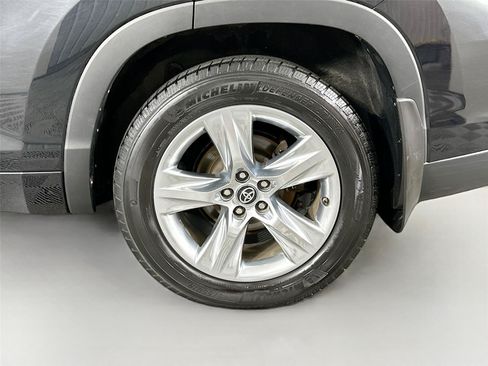 Used 2017 Toyota Highlander Limited AWD/4WD image 31