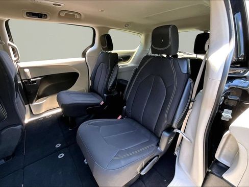 Used 2023 Chrysler Voyager LX FWD image 16