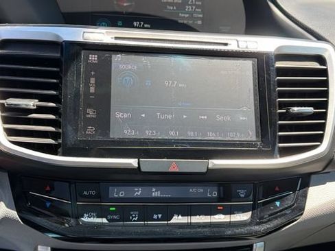 Used 2017 Honda Accord EX-L image 23