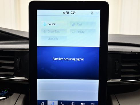 Used 2021 Ford Explorer XLT w/ Equipment Group 202A AWD/4WD image 13