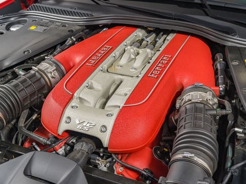 Used 2018 Ferrari 812 Superfast RWD image 39