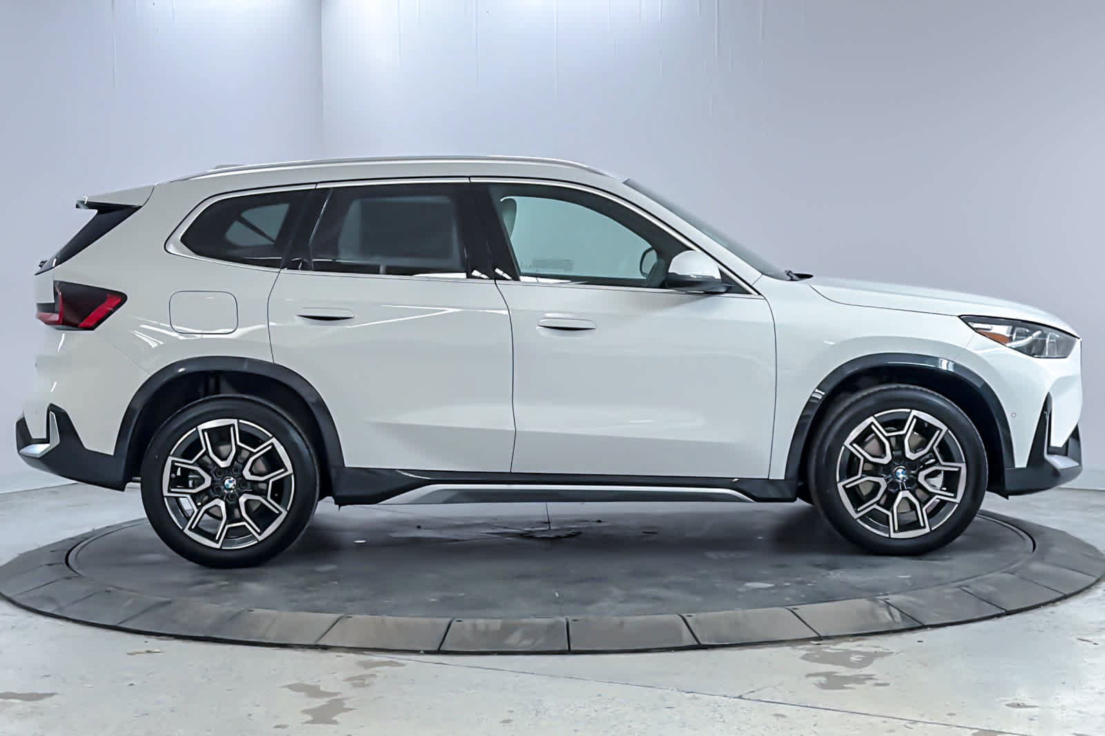 Used 2026 BMW X1 xDrive28i w/ Technology Package AWD/4WD image 8