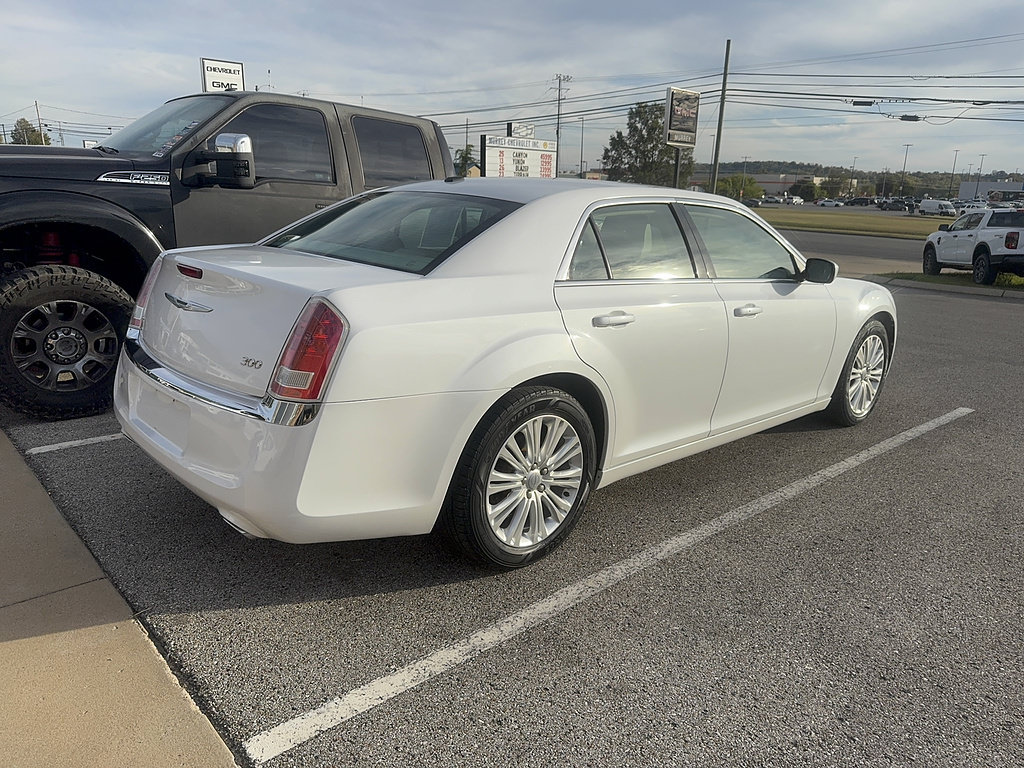 Used 2014 Chrysler 300 AWD w/ Driver Convenience Group image 12
