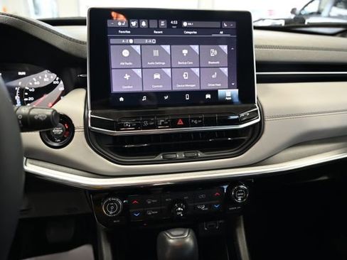 Used 2023 Jeep Compass Limited image 15