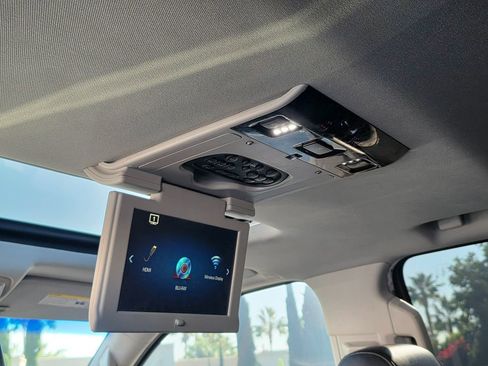 Used 2017 Cadillac Escalade Luxury image 23