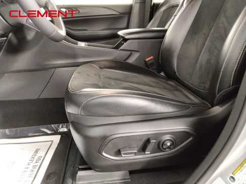 Used 2024 Jeep Grand Cherokee L Laredo AWD/4WD image 24