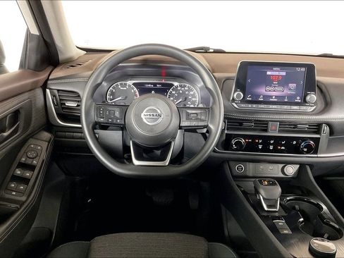 Used 2021 Nissan Rogue S image 4