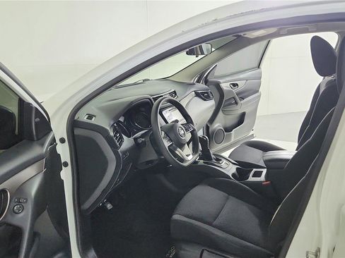 Used 2018 Nissan Rogue Sport S image 9