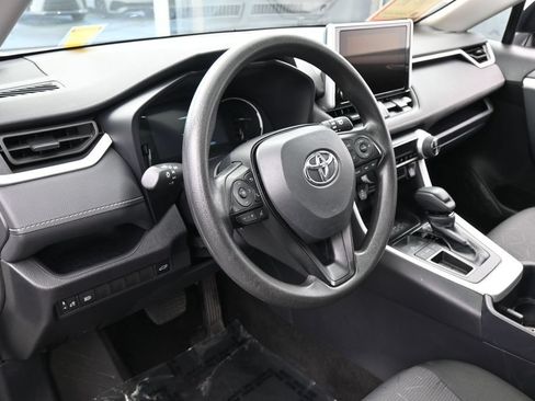 Used 2025 Toyota RAV4 XLE w/ Convenience Package FWD image 10
