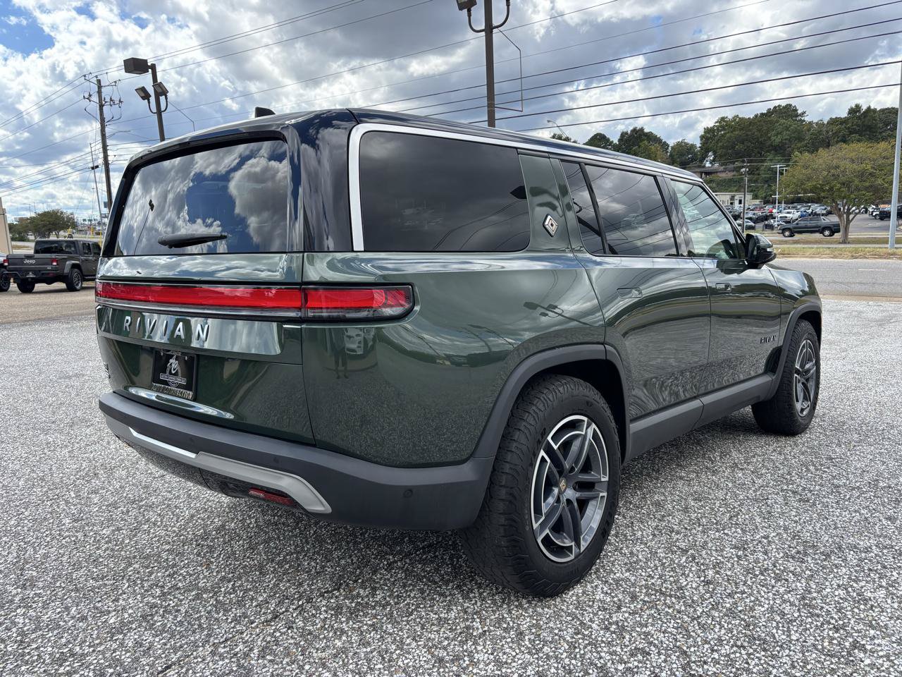 Used 2025 Rivian R1S Adventure Dual AWD/4WD image 5