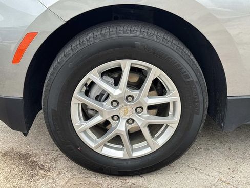 Used 2024 Chevrolet Equinox LT image 3