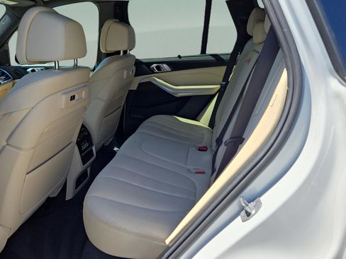 Used 2022 BMW X5 xDrive40i w/ M Sport Package image 14