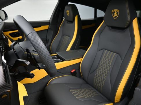 Used 2025 Lamborghini Urus SE AWD/4WD image 5