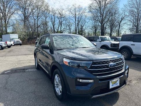Certified 2022 Ford Explorer XLT w/ Equipment Group 202A AWD/4WD image 1