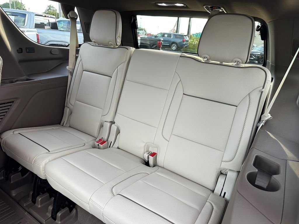 New 2026 GMC Yukon Denali w/ Denali Reserve Package AWD/4WD image 16