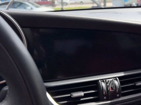 Used 2023 Alfa Romeo Giulia Veloce image 24