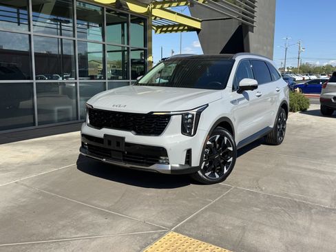 Used 2024 Kia Sorento SX image 2
