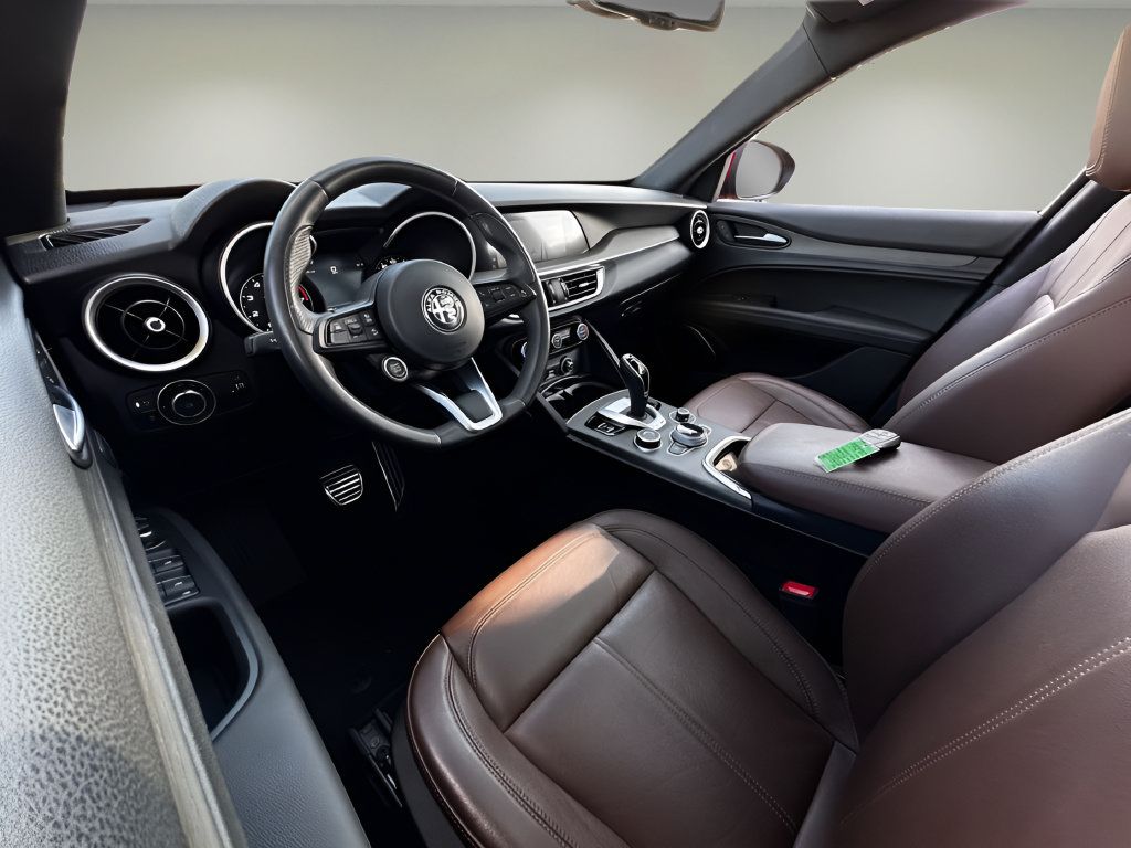 Used 2022 Alfa Romeo Stelvio Ti AWD/4WD image 17