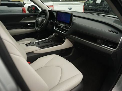 Used 2026 Toyota Grand Highlander FWD image 19