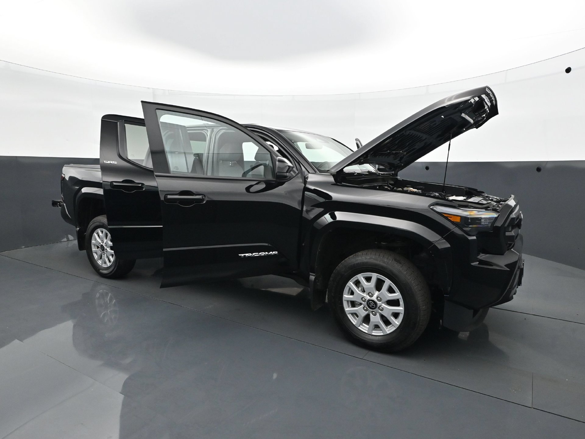 Used 2025 Toyota Tacoma SR5 AWD/4WD image 36