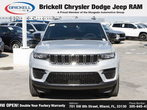 New 2025 Jeep Grand Cherokee Laredo image 2