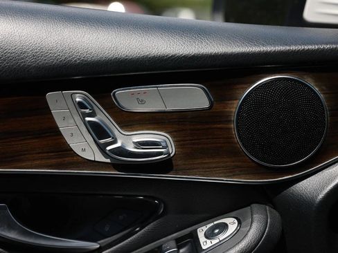 Used 2020 Mercedes-Benz GLC 300 image 15