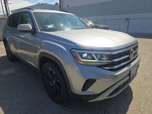 Used 2022 Volkswagen Atlas SE w/ Black Wheel Package FWD image 2
