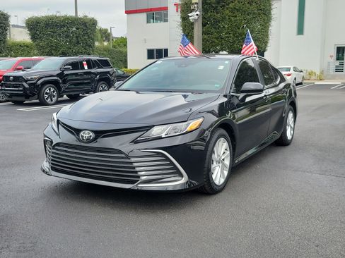 Used 2023 Toyota Camry LE image 5