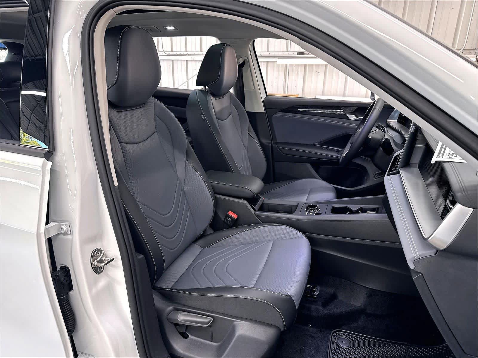 New 2026 Volkswagen Tiguan SE AWD/4WD image 11