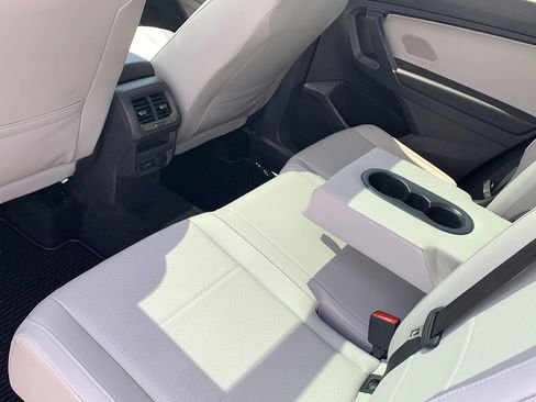 Used 2020 Volkswagen Tiguan SE w/ Panoramic Sunroof Package AWD/4WD image 24