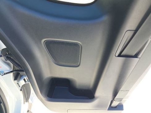 Used 2022 Nissan Frontier SV w/ Graphics Package image 16