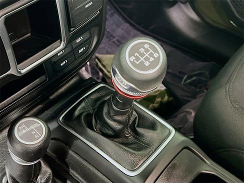 Used 2022 Jeep Wrangler Willys image 17