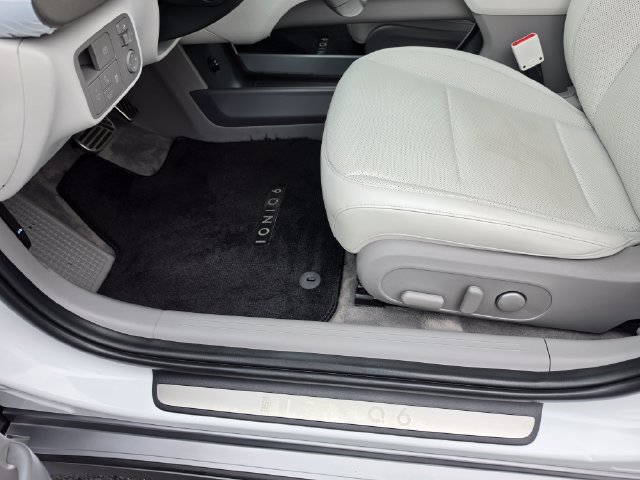 Used 2023 Hyundai Ioniq 6 Limited AWD/4WD image 24