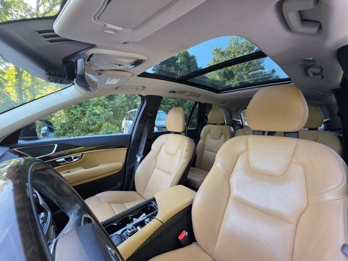 Used 2016 Volvo XC90 T6 Momentum w/ Momentum Plus Package AWD/4WD image 11