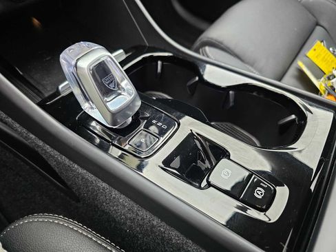 Certified 2024 Volvo XC40 B5 Plus w/ Protection Package Premier image 34