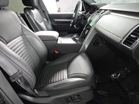 Used 2025 Land Rover Discovery Dynamic SE AWD/4WD image 3