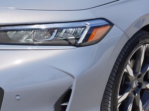 Used 2025 Honda Civic Sport Touring image 2