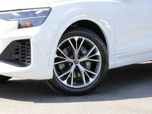 Used 2024 Audi Q8 Premium Plus AWD/4WD image 2