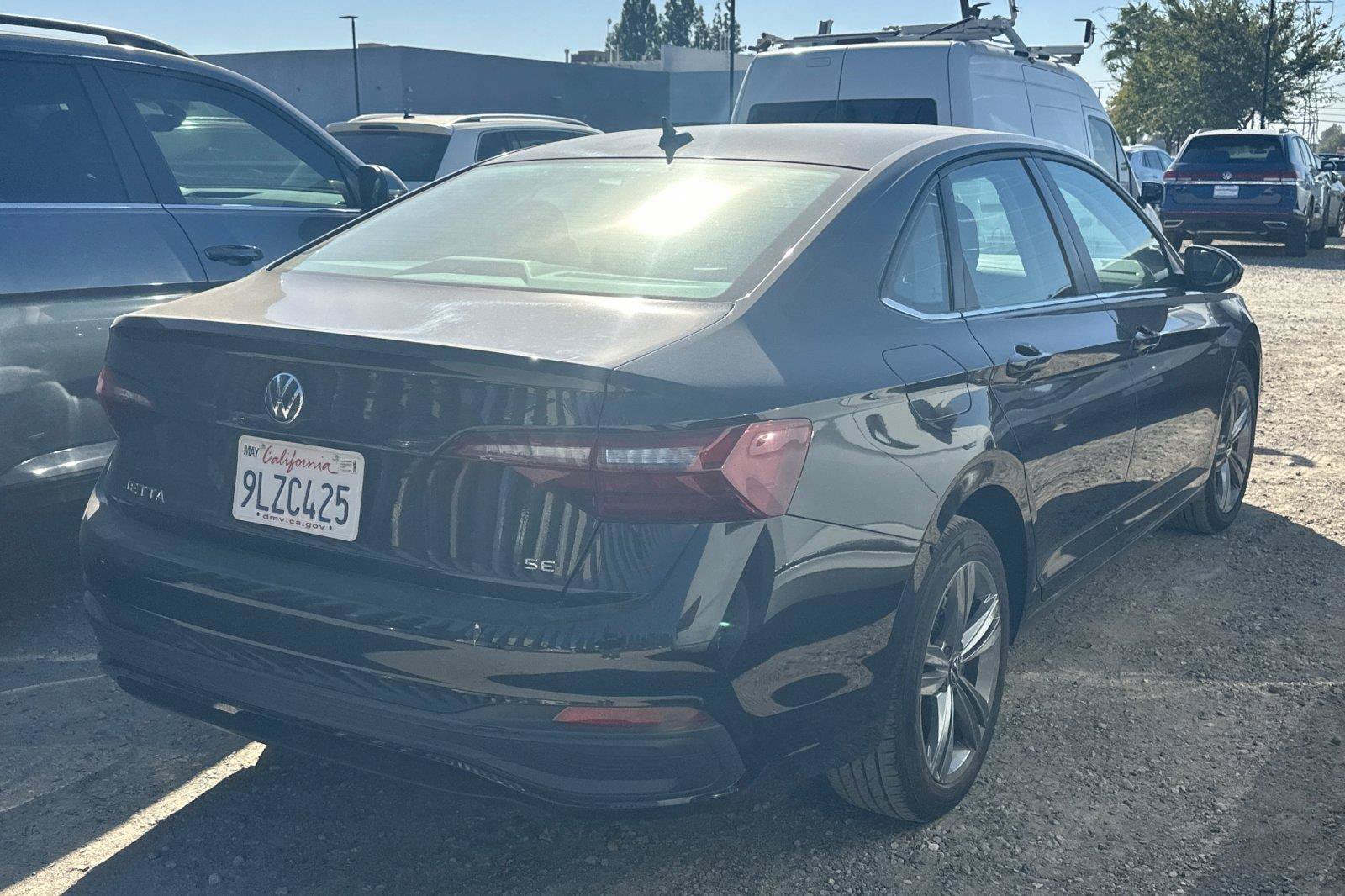 Used 2024 Volkswagen Jetta SE FWD image 4